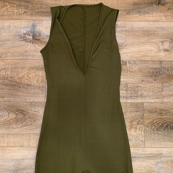 LZYVOO Solid Color Sleeveless Catsuit Jumpsuit Sexy Deep V Low-Cut - Picture 14 of 14